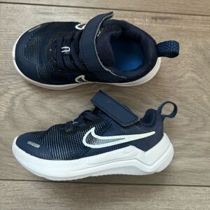 Nike Downshifter 12 Next
Nature Size 5 Baby/Toddler Shoes
Midnight Navy